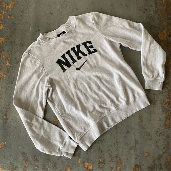 Nike Tops - Nike Sweatshirt